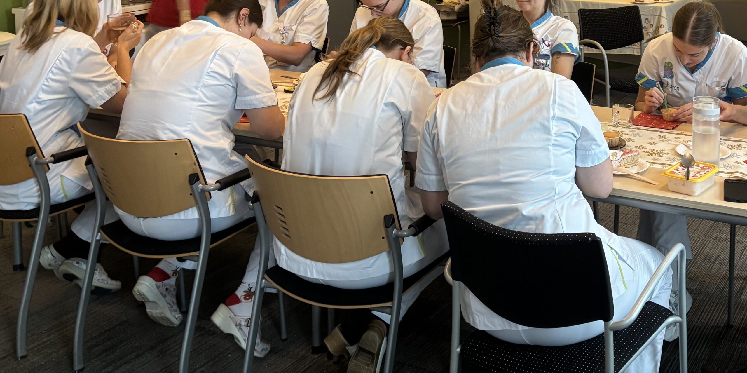 Leerlingen zetten medewerkers Bernhoven én collega’s van VO Veghel in het zonnetje