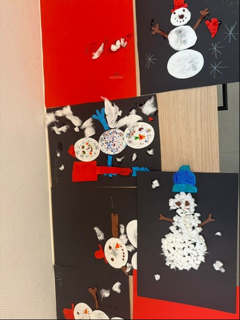 Leerlingen Zorg en Welzijn 4 voeren praktijktoets uit bij basisschool De Bernadette