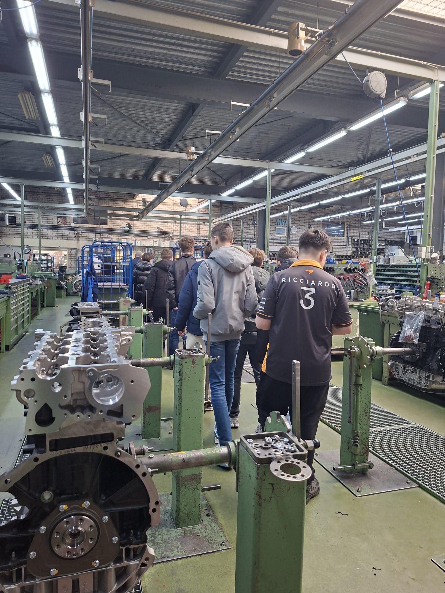 Leerlingen Mobiliteit & Transport op bezoek bij MRT Engines